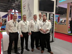 team-on-stand